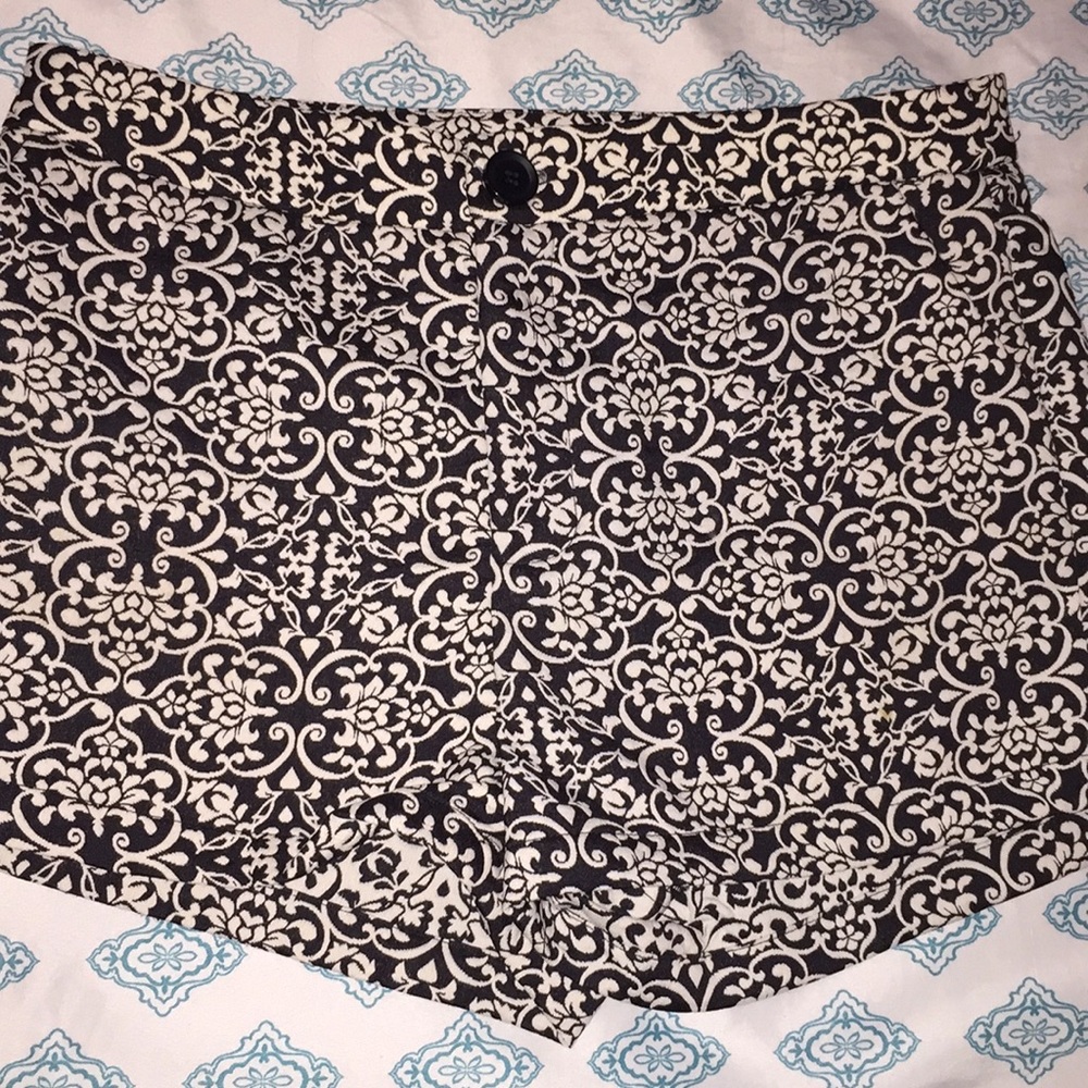 Patterned dress shorts
